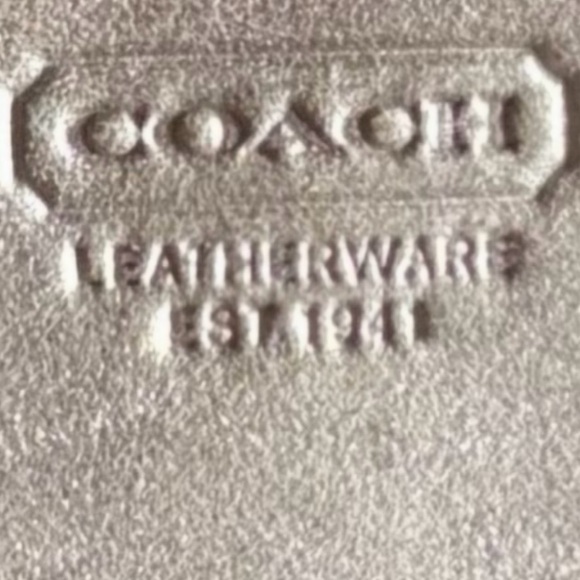 Coach Vintage Gold Metallic Leather wristlet - Picture 2 of 8